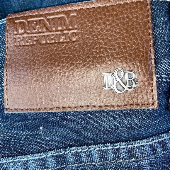 Denim republic, sturdy men’s jeans with a really cool wash. Durable and sporty. - Picture 4 of 7